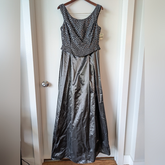 JS Collections Dresses & Skirts - NWT Vintage JS Collections Silver Gray Gown Sequins